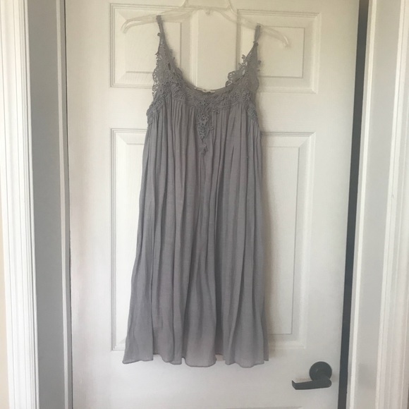 Gray lace dress - Picture 3 of 3